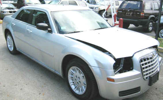 300C_Chrysler_Hemi_Wrecked_Cars.jpg